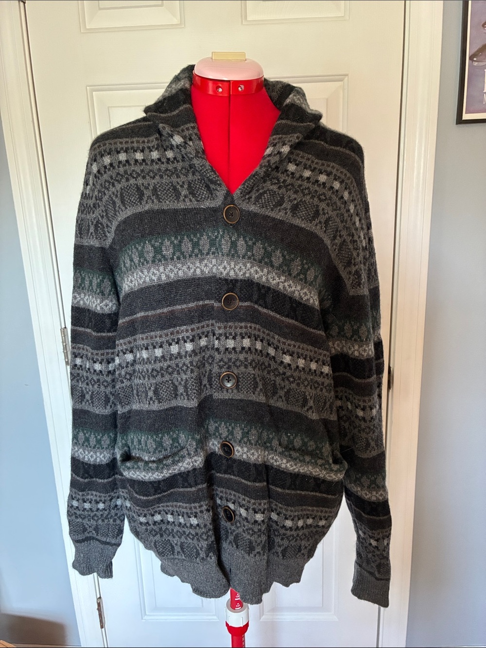 Men's Cashmere Button-Front Cardigan in Charcoal Grey
